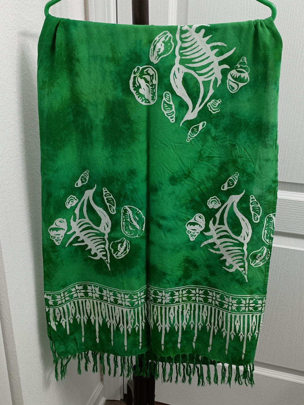 Vintage Island X Hawaii * Wrap * Scarf * Sarong in Green Tie Dye * Sea Shells *